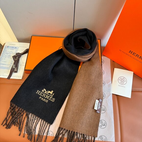 Hermès women's scarf - Picture 3 of 5